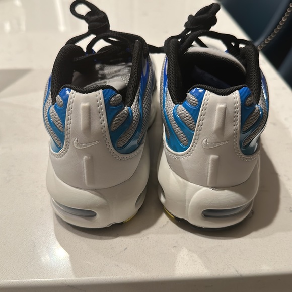 Brand new never worn Nike Air Max. Re Posh didn't fit grandson. - Picture 4 of 5